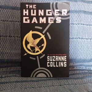 The Hunger Games by Suzanne Collins - Black and Gold Edition